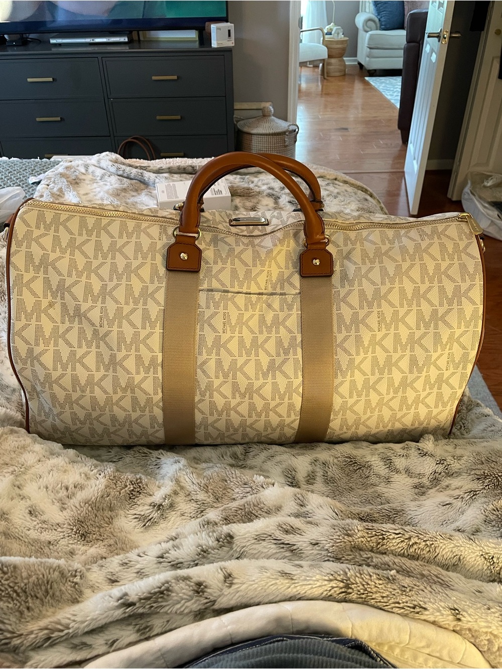 NWT! Michael Kors Jet Set Travel Cream and Tan MK Logo Double Pocket Duffel/Tote - Picture 4 of 11